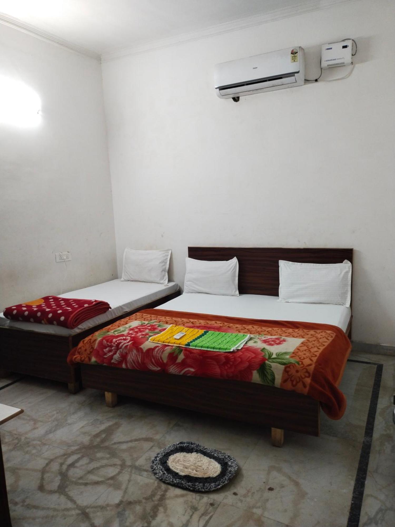 Shri Ji Kripa Kunj Hotell Vrindāvan Exteriör bild