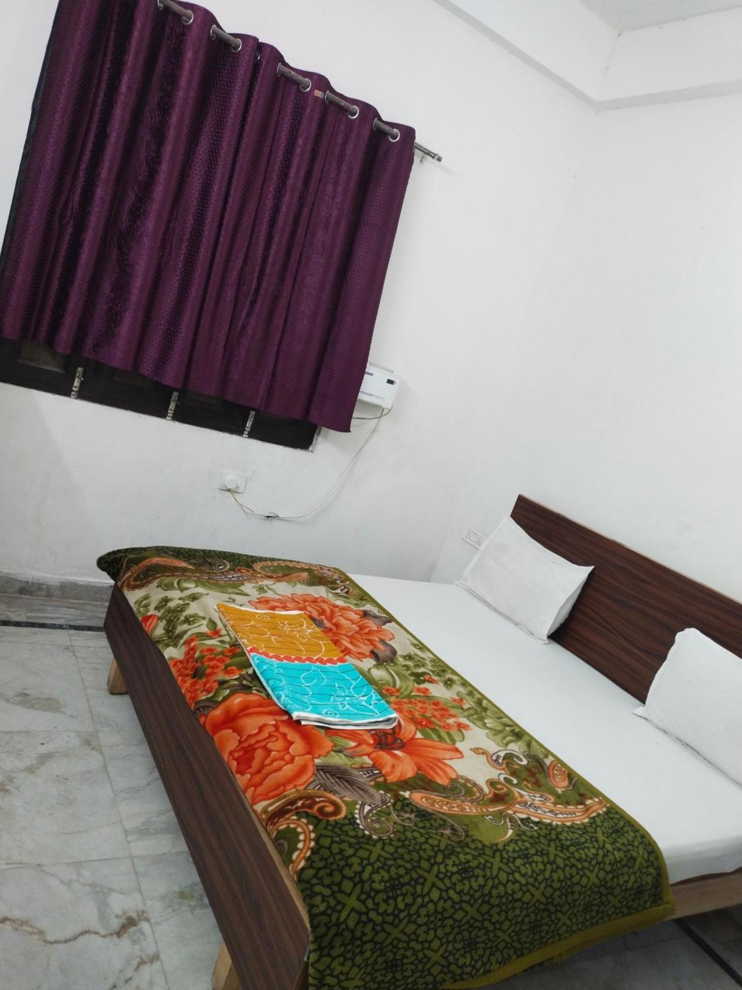 Shri Ji Kripa Kunj Hotell Vrindāvan Exteriör bild